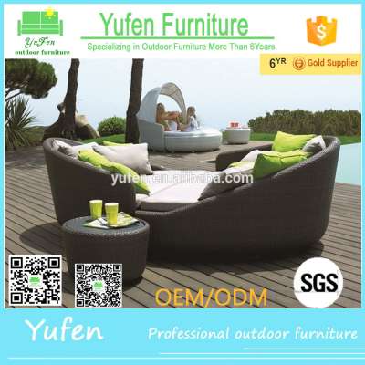 Outdoor rattan round sun bed